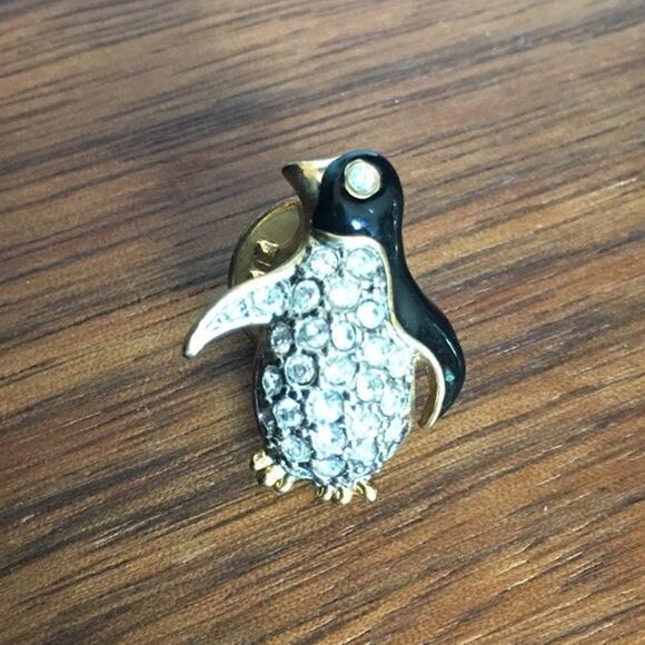Precious Penguin rhinestone accent pin - Picture 3 of 7
